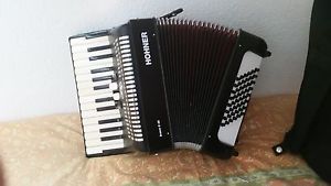 Akkordeon Hohner Bravo II 48 Schwarz incl. Gurten und Rucksack