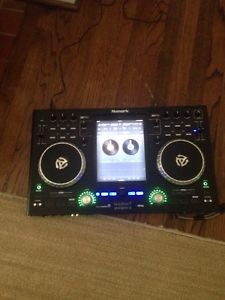 Numark IDJ PRO Digital DJ Controller With 16 Gig iPad,Cord Splitter,Power Cable.
