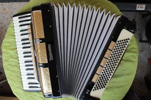 Weltmeister S5 Cassotto, 5 chörig, Bj. 1970er Jahre, gut gestimmt; gepflegt