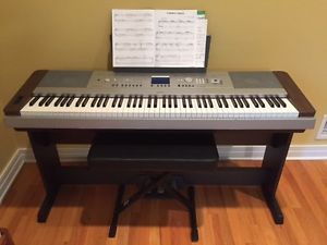 Yamaha Portable Grand DGX-640