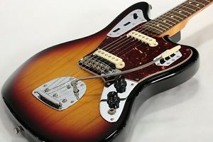 Fender American Vintage 62 Jaguar 3-Color Sunburst, Regular Condition