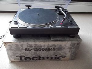 TECHNICS SL-1200 MK2 BLACK WITH CARTRIDGE AND IN ORIGINAL BOX.
