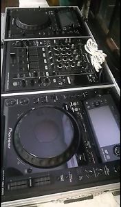 2 Pioneer CDJ-2000 Pro-grade DJ Player and Pioneer DJM900NXS mixer