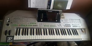 Yamaha Tyros 2 professional arranger/sequencer keyboard workstation
