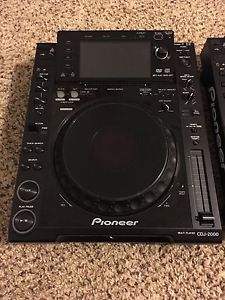 Pioneer CDJ 2000 In MINT Condition. NEVER taken outside of my Home Studio.