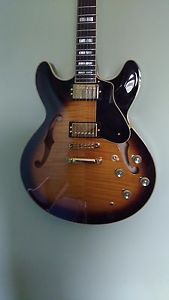 Yamaha SA 2200 Brown Sunburst 1 year old Mint