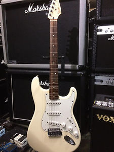 FENDER AMERICAN TRADITIONAL STRATOCASTER, OLYMPIC WHITE,  R/W , USED