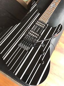 SCHECTER SYNYSTER GATES STANDARD SIGNATURE GUITAR IN MINT CONDITION