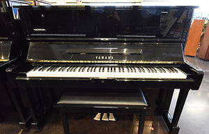 Yamaha U1M upright piano polished ebony Los Angeles 3525236