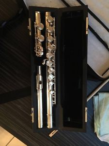 Querflöte mit Notenständer