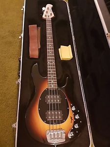Ernie ball music man stingray 4