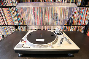 Technics Turntable SL1200 MK2 Near MINT Condition. No marks, scratches or wear