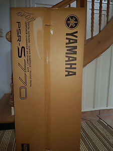 Yamaha PSR S770 keyboard