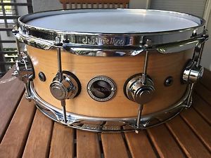 DW collector's SUPER SOLID maple snare drum 14 X 5.5 in a Mint condition