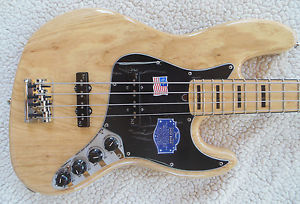 2015 Fender American Deluxe Jazz Bass N3 P/U's, nat. Ash mint unplayed, OHSC