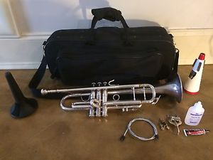 Bach Stradivarius Bb Trumpet Model 37 + Accessories