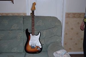 Nearly Fender Dave Murray HHH Strat in guitar 2 Tone Sunburst and fender gig bag