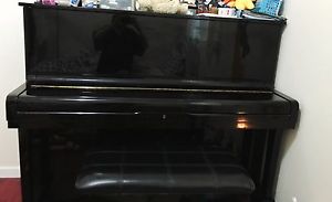 Amazing Upright Yamaha Piano M425