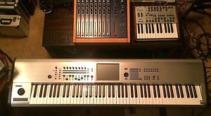 Korg KRONOS 8 88 Key Music Workstation PLATINUM LIMITED EDITION  MINT 20 hrs use
