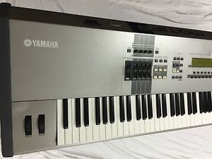 Yamaha Motif 8 88 weighted keys workstation synthesizer