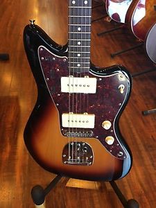 Fender Classic Player Jazzmaster Special Electric Guitar  3-Color Sunburst