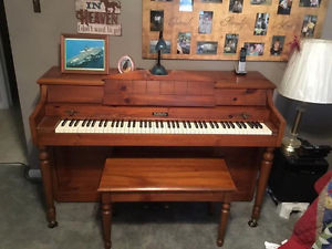 USED BALDWIN SPINET PIANO