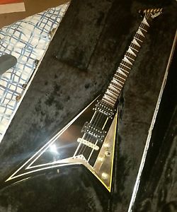 RARE JACKSON PRO SERIES RR5  RHOADS V GUITAR  MADE IN JAPAN WITH CASE