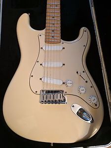 Fender American Standard Stratocaster Cream w/Gold Lace Pickups