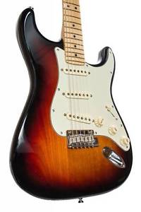 Fender American Pro Stratocaster®, Maple Fingerboard, 3-Color Sunburst