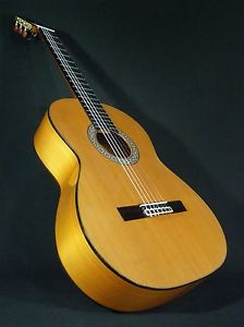 SPANISH GUITAR JUAN MONTES NARROW BODY. GUITARRA FLAMENCO NARANJA 135M HARD CASE