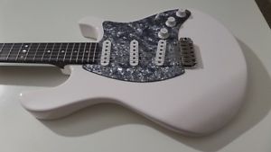 Flaxwood 3SC Hybrid Electric, Duncans, flaxwood neck, alder body, Pearl guard