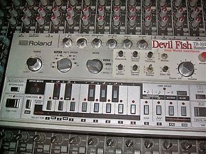 FS; ROLAND TB 303, DEVILFISH MODDED, ACID MACHINE, EARLY EDITION