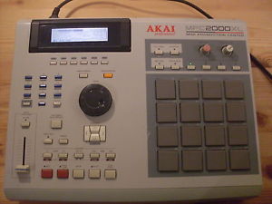AKAI MPC2000XL SEQUENCER SAMPLER WITH 100mb ZIP DRIVE, 32MB RAM & FREE UK POST