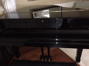 Yamaha "C1" Baby Grand Piano Polished Ebony