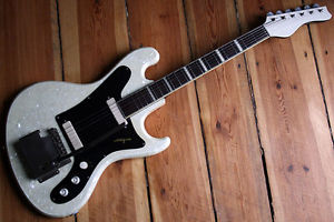 VERY RARE 1950s MIGMA WHITE PEARL  ELECTRIC GUITAR MADE IN FORMER EAST GERMANY