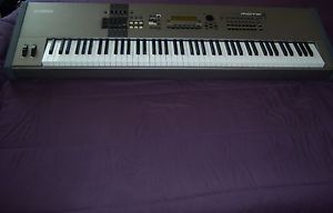 Yamaha MOTIF8 Keyboard Synthesizer