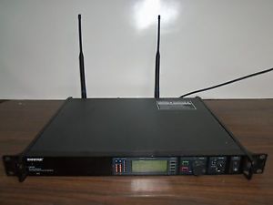 SHURE UR4S Wireless Receiver, w/ Audio Reference Companding, L3 638-698 MHz