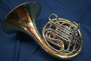 Holton H-378 Double French Horn w/Case, Mouthpiece