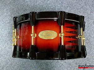 Handschuh Solid Beech Woodhoop Snaredrum in "Red Burst High Gloss"  -  14x7"