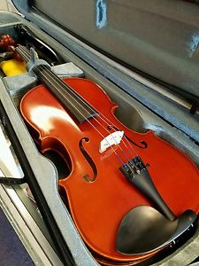 Yamaha 15.5 Inch AVA5155s Viola with Case