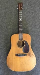 1960 Martin D-18 with hard shell case
