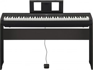 Yamaha P-45 schwarz Set inklusive L-85 Holzstativ