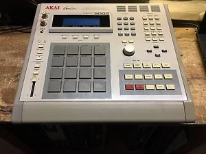 AKAI MPC 3000 32 meg drum sampler/PADS/ v 3.11/CLEAN,internal 100meg zip /ARMENS