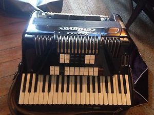 Cordovox Super V Accordion w/case
