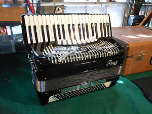 Beautiful Rivoli Deluxe by Sonola Accordion/Accordian Model R460 w/Case & Cover
