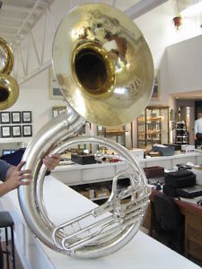 EXTRA CLEAN AND ORIGINAL 1946 MARTIN BBb SOUSAPHONE!