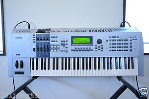 Yamaha MOTIF ES6 61-Key Music Production Synthesizer w/ gator case