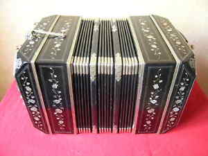 Bandoneon AA  142 tönig Volldekor  schwarz Zinkplatten 442 Hz gestimmt