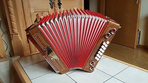 Selbstspielendes Akkordeon ( Harmonika )