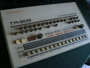ROLAND TR 909